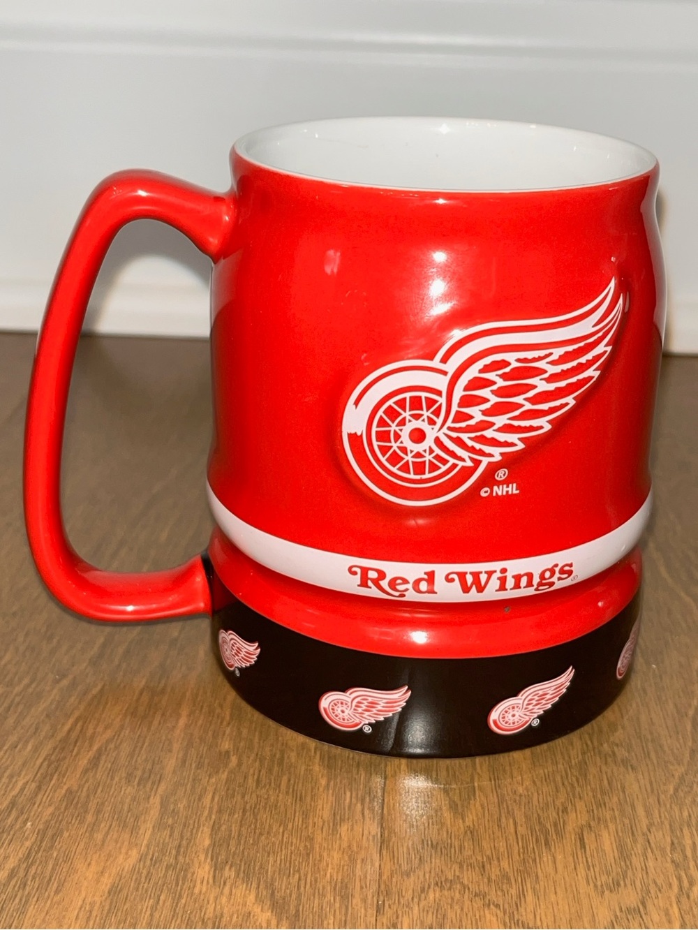 Detroit Red Wings: NHL 2011 Coffee Mug Winged Wheel Logo: